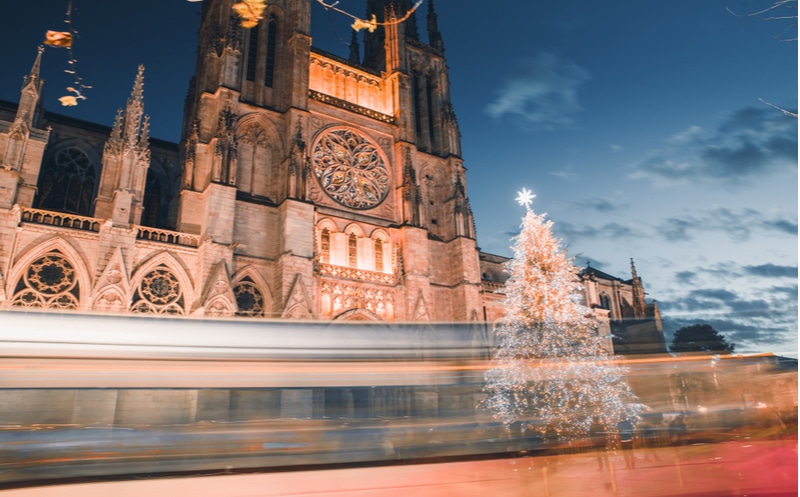 cathédrale pey berland nuit