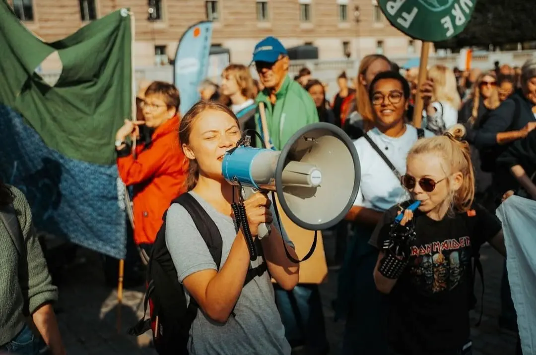 greta-thunberg-defile-a-bordeaux-contre-de-nouveaux-forages-petroliers